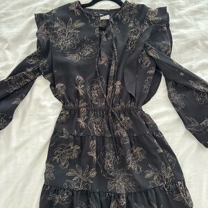 Aritzia Wilfred black long sleeved dress everyday or dress up